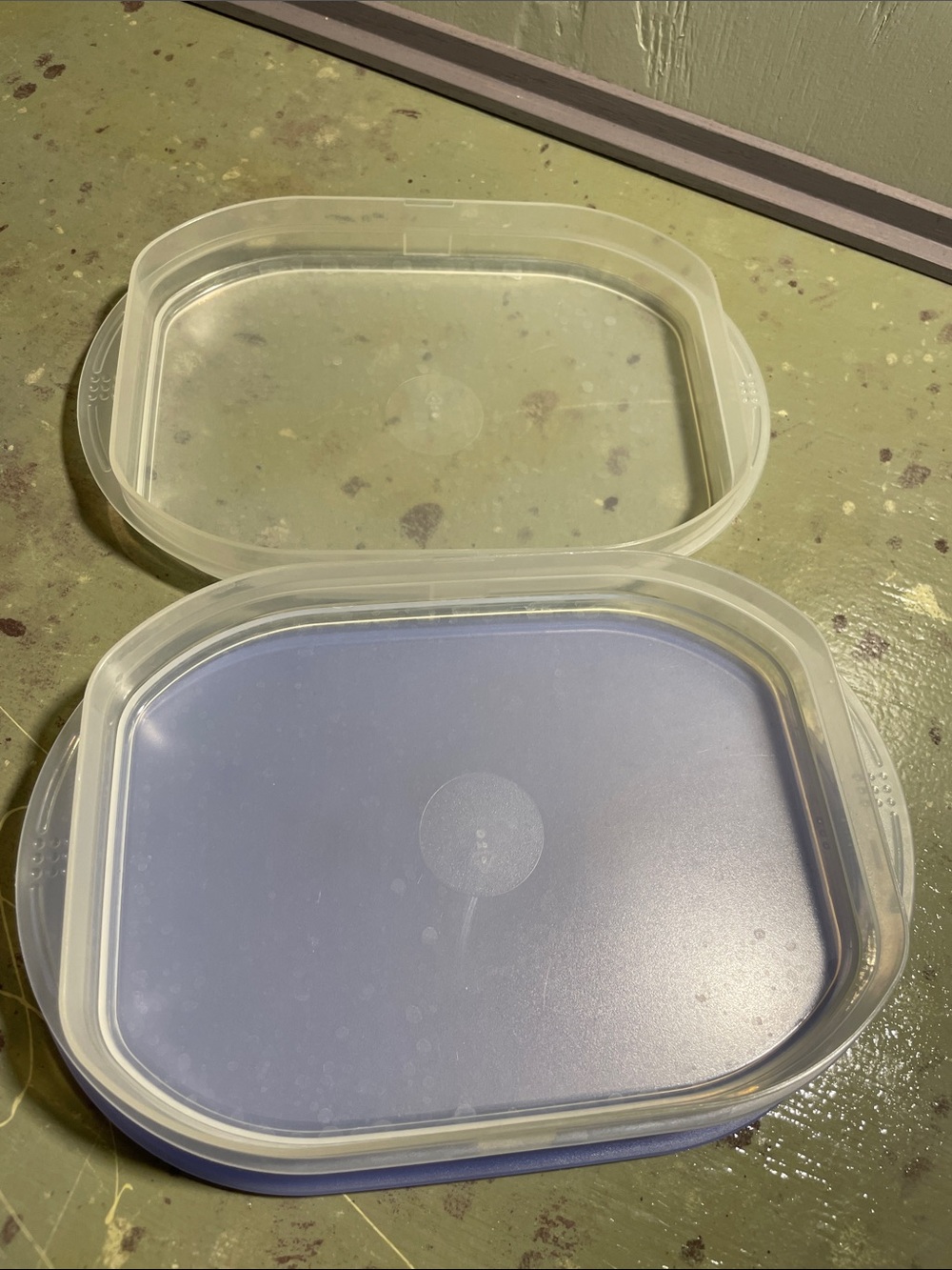 Tupperware Stackable Food Storage Container with Lavender Lid - Picture 3 of 3